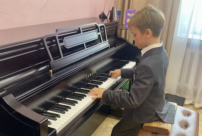 photo_5296783128511245060_y