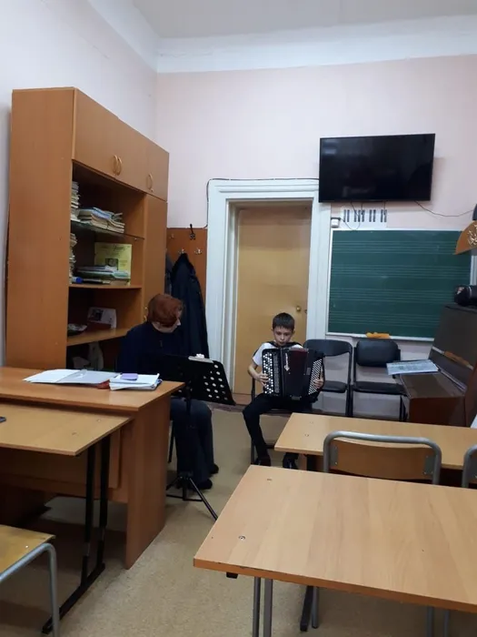 photo_5348465608150348966_y