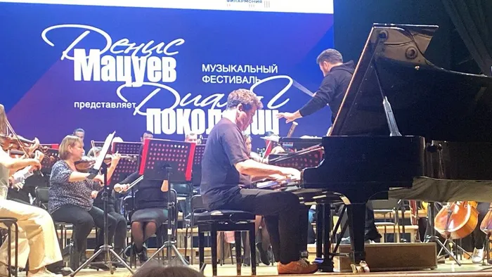 photo_5240488068744603632_y