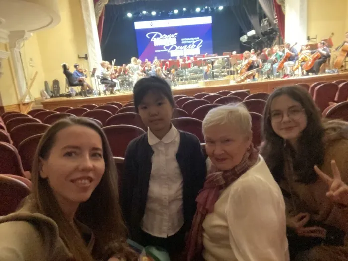 photo_5240488068744603633_y