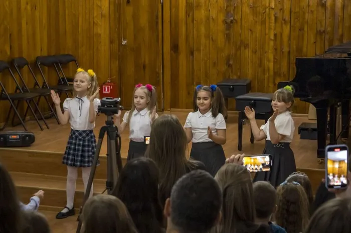 photo_5317033663088683216_y