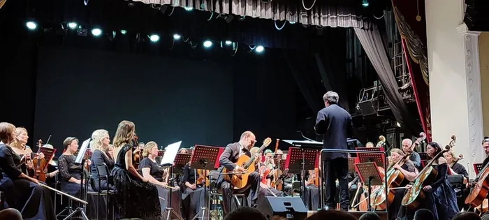 photo_5341282348362231046_y