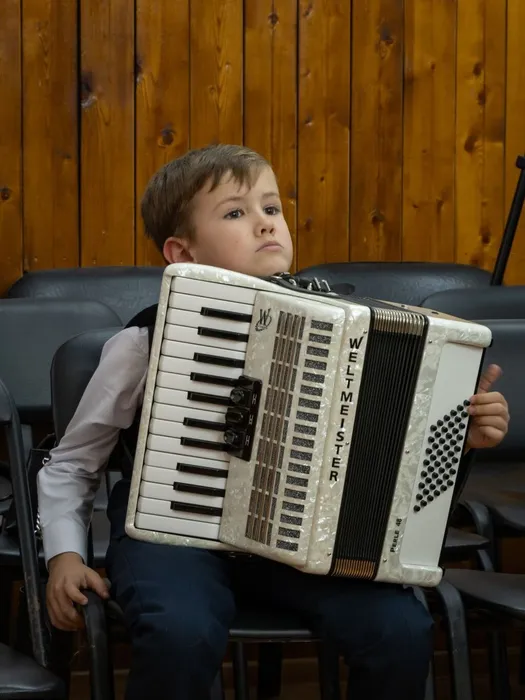 photo_5249506606713005576_y