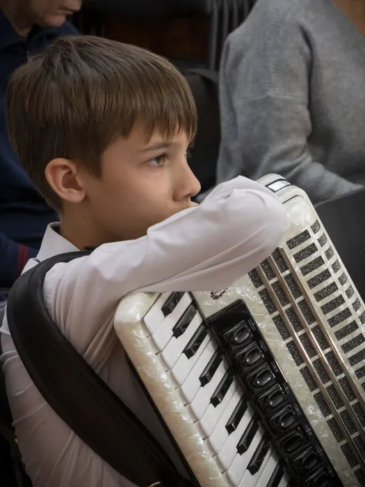 photo_5249506606713005568_y