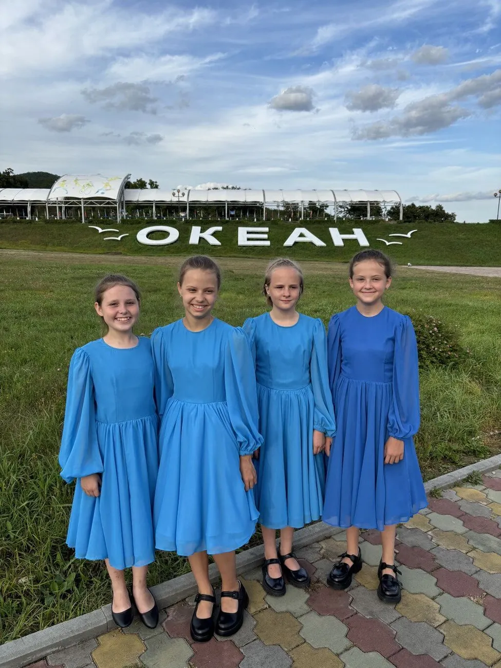 photo_5433912964597013325_y