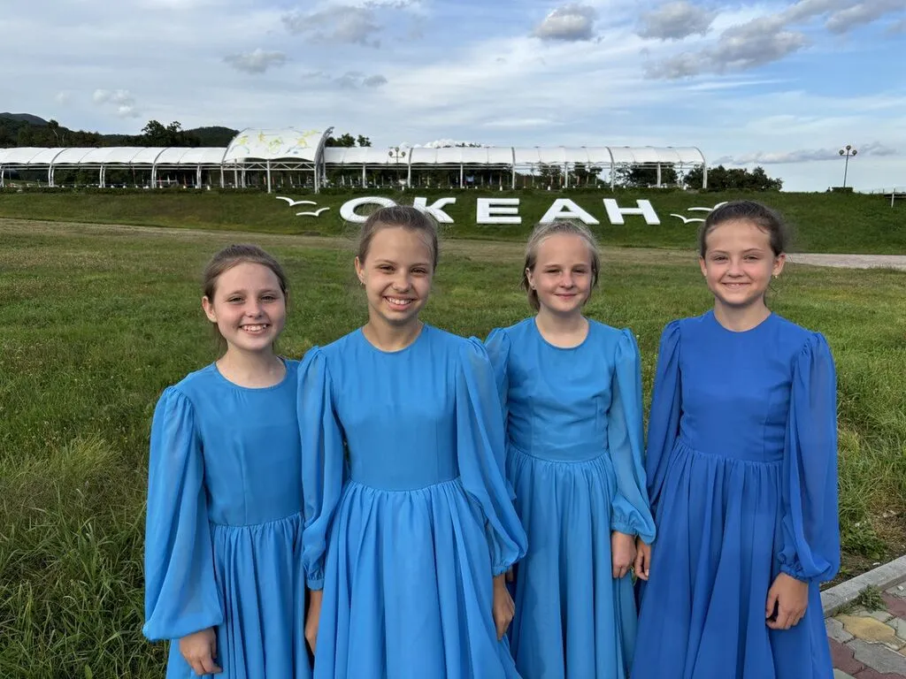 photo_5433912964597013322_y