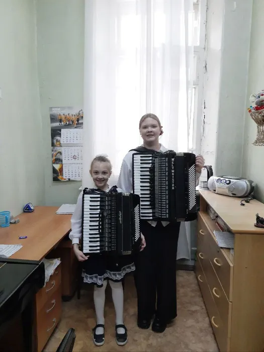 photo_5348465608150348961_y