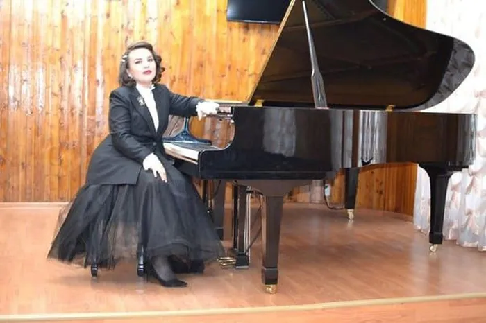 photo_5449405293885775534_x