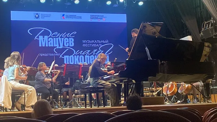 photo_5240488068744603631_y