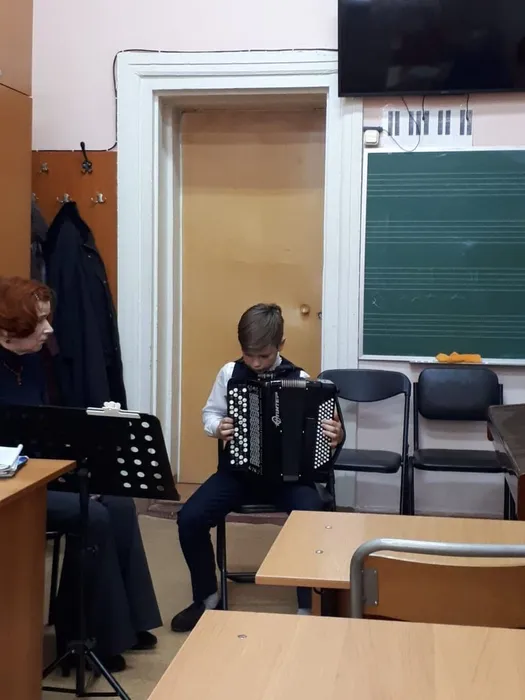 photo_5348465608150348971_y